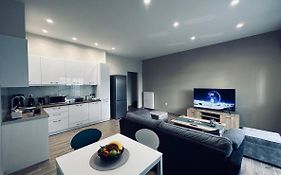 Hodos Luxury Apt Near Ath-Airport